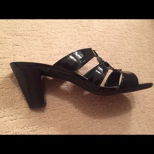 Anne Klein iflex Black Slides